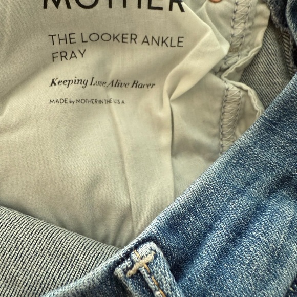 EUC Mother Women's Jeans with Red Stripe. Size 24 “the looker ankle fray” style - Picture 13 of 16